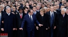 1月11日在法国巴黎，法国政府官员和外国领导人与群众共同参加反恐大游行